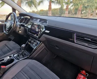 Volkswagen Touran 2019 的 Diesel 2.0L 发动机，在 在阿利坎特 出租。