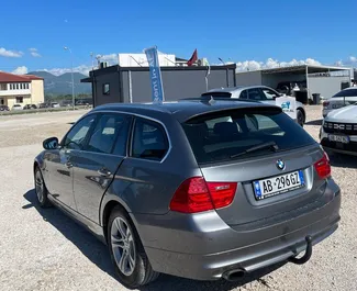 租车 BMW 3-series Compact #13245 Automatic 在 地拉那机场，配备 2.0L 发动机 ➤ 来自 马伦伦 在阿尔巴尼亚。