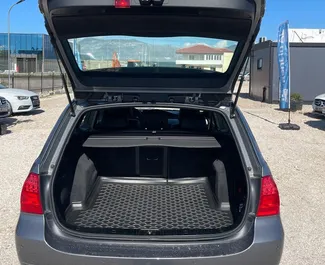 租赁 BMW 3-series Compact 的正面视图，地拉那机场, 阿尔巴尼亚 ✓ 汽车编号 #13245。✓ Automatic 变速箱 ✓ 0 评论。