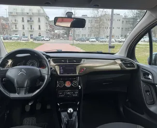 租赁 Citroen C3 的正面视图，在布德瓦, 黑山共和国 ✓ 汽车编号 #13247。✓ Manual 变速箱 ✓ 3 评论。