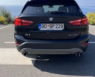 BMW X1 内饰，在黑山 出租。一辆优秀的 5 座位车，配备 Automatic 变速箱。