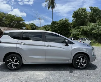 租车 Mitsubishi Xpander #13344 Automatic 在 苏梅岛机场，配备 1.5L 发动机 ➤ 来自 Alonggorn 在泰国。
