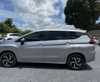 租赁 Mitsubishi Xpander 的正面视图，苏梅岛机场, 泰国 ✓ 汽车编号 #13344。✓ Automatic 变速箱 ✓ 0 评论。