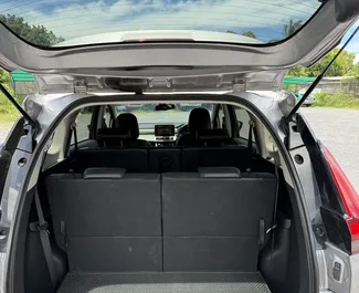 在 在泰国 租赁 Mitsubishi Xpander 2024 汽车，特点包括 ✓ 使用 Petrol 燃料和 105 马力 ➤ 起价 1700 THB 每天。