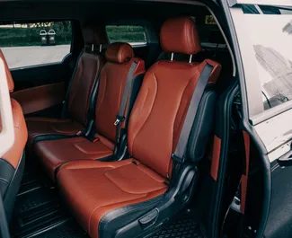 Kia Carnival 2023 的 Petrol 3.5L 发动机，在 在塔什干 出租。