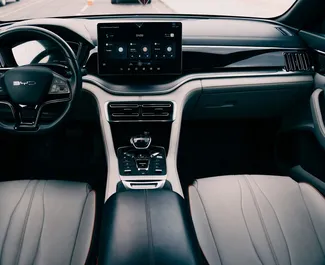 BYD Song Plus 2023 的 Petrol 2.0L 发动机，在 在塔什干 出租。