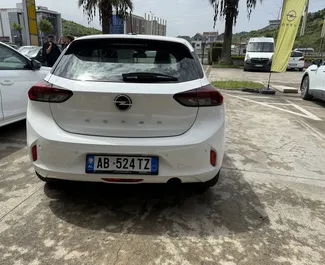 在 在阿尔巴尼亚 租赁 Opel Corsa 2024 汽车，特点包括 ✓ 使用 Petrol 燃料和 90 马力 ➤ 起价 20 EUR 每天。