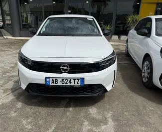 租赁 Opel Corsa 的正面视图，地拉那机场, 阿尔巴尼亚 ✓ 汽车编号 #13540。✓ Manual 变速箱 ✓ 0 评论。