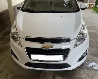 租赁 Chevrolet Spark 的正面视图，在巴库, 阿塞拜疆 ✓ 汽车编号 #13499。✓ Automatic 变速箱 ✓ 1 评论。