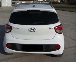 租赁 Hyundai i10 的正面视图，在巴库, 阿塞拜疆 ✓ 汽车编号 #13500。✓ Automatic 变速箱 ✓ 1 评论。