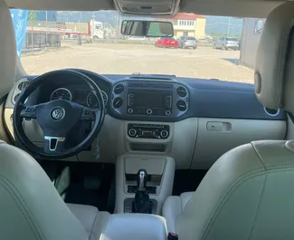 Volkswagen Tiguan 租赁。在 在阿尔巴尼亚 出租的 舒适性, 交叉 汽车 ✓ Without Deposit ✓ 提供 TPL, CDW, FDW, Theft, Abroad, Young 保险选项。