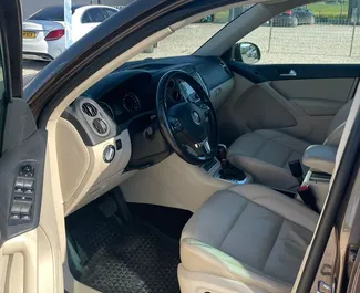 Volkswagen Tiguan 2013 的 Diesel 2.0L 发动机，在 地拉那机场 出租。