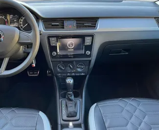 在 在阿塞拜疆 租赁 Skoda Rapid 2024 汽车，特点包括 ✓ 使用 Petrol 燃料和 125 马力 ➤ 起价 31 AZN 每天。