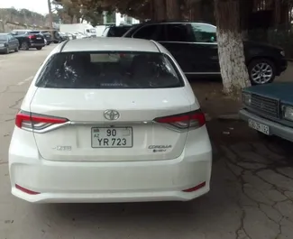 在 在阿塞拜疆 租赁 Toyota Corolla Sedan 2025 汽车，特点包括 ✓ 使用 Petrol 燃料和 98 马力 ➤ 起价 47 AZN 每天。