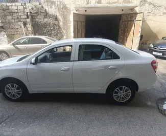 Chevrolet Cobalt 2025 的 Petrol 1.5L 发动机，在 在巴库 出租。
