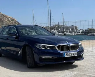 租赁 BMW 530d 的正面视图，在阿利坎特, 西班牙 ✓ 汽车编号 #13169。✓ Automatic 变速箱 ✓ 0 评论。