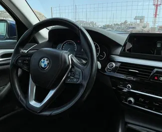 BMW 530d 2017 的 Diesel L 发动机，在 在阿利坎特 出租。