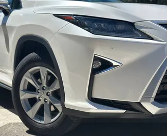 在 在西班牙 租赁 Lexus RX 300 2017 汽车，特点包括 ✓ 使用 Petrol 燃料和  马力 ➤ 起价 100 EUR 每天。