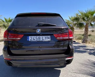 BMW X5 2017 的 Diesel 2.0L 发动机，在 在阿利坎特 出租。