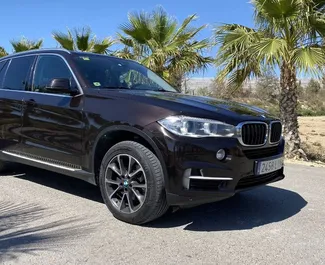 租赁 BMW X5 的正面视图，在阿利坎特, 西班牙 ✓ 汽车编号 #13566。✓ Automatic 变速箱 ✓ 0 评论。