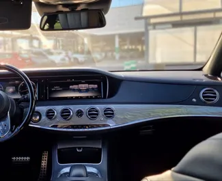 Mercedes-Benz S350 2018 搭载 Front drive 系统，在阿利坎特 可用。