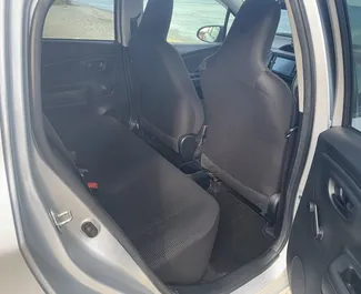在 在塞浦路斯 租赁 Toyota Vitz 2016 汽车，特点包括 ✓ 使用 Petrol 燃料和 120 马力 ➤ 起价 22 EUR 每天。