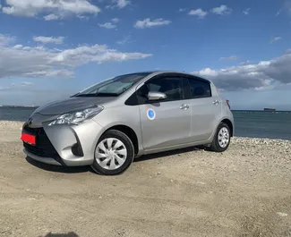 租赁 Toyota Vitz 的正面视图，在拉纳卡, 塞浦路斯 ✓ 汽车编号 #11209。✓ Automatic 变速箱 ✓ 0 评论。