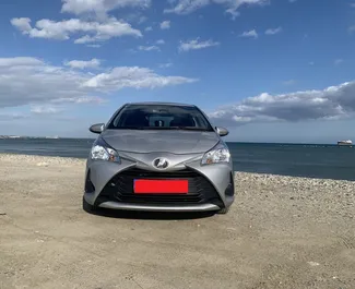 Toyota Vitz 内饰，在塞浦路斯 出租。一辆优秀的 5 座位车，配备 Automatic 变速箱。