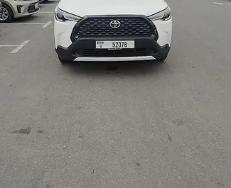在 阿联酋 租赁 Toyota Corolla Cross 2024 汽车，特点包括 ✓ 使用 Petrol 燃料和 196 马力 ➤ 起价 163 AED 每天。