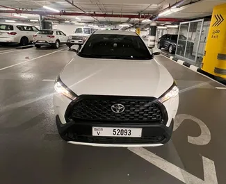在 阿联酋 租赁 Toyota Corolla Cross 2024 汽车，特点包括 ✓ 使用 Petrol 燃料和 196 马力 ➤ 起价 163 AED 每天。