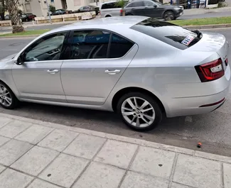 Skoda Octavia 内饰，在塞浦路斯 出租。一辆优秀的 5 座位车，配备 Automatic 变速箱。