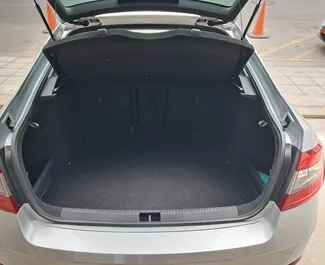 在 在塞浦路斯 租赁 Skoda Octavia 2021 汽车，特点包括 ✓ 使用 Petrol 燃料和 140 马力 ➤ 起价 38 EUR 每天。
