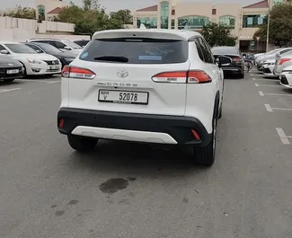 租赁 Toyota Corolla Cross 的正面视图，在迪拜, 阿联酋 ✓ 汽车编号 #13960。✓ Automatic 变速箱 ✓ 0 评论。