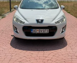 租赁 Peugeot 308 的正面视图，在布德瓦, 黑山共和国 ✓ 汽车编号 #13730。✓ Manual 变速箱 ✓ 4 评论。