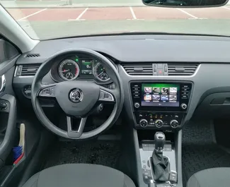 在 在白俄罗斯 租赁 Skoda Octavia 2020 汽车，特点包括 ✓ 使用 Petrol 燃料和 130 马力 ➤ 起价 36 USD 每天。