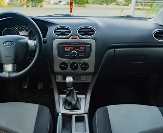 在 在阿尔巴尼亚 租赁 Ford Focus 2011 汽车，特点包括 ✓ 使用 Petrol 燃料和 59 马力 ➤ 起价 13 EUR 每天。