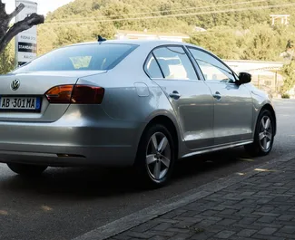 Volkswagen Jetta 2015 在 在都拉斯 可租赁，具有 unlimited 里程限制。
