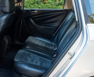 Volkswagen Passat Variant 租赁。在 在阿尔巴尼亚 出租的 舒适性, 高级 汽车 ✓ Without Deposit ✓ 提供 TPL 保险选项。
