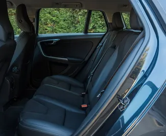 Volvo V60 2013 在 在都拉斯 可租赁，具有 unlimited 里程限制。
