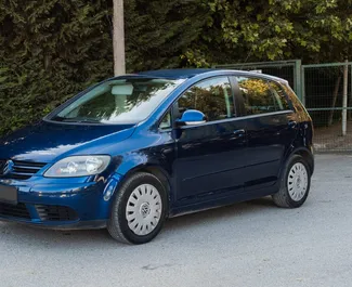 租赁 Volkswagen Golf Plus 的正面视图，在都拉斯, 阿尔巴尼亚 ✓ 汽车编号 #7292。✓ Manual 变速箱 ✓ 3 评论。