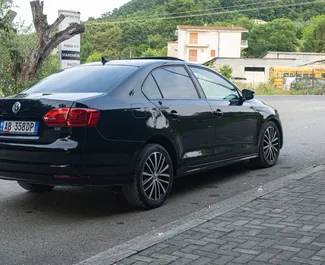 租车 Volkswagen Jetta #11582 Automatic 在 在都拉斯，配备 2.0L 发动机 ➤ 来自 Erald 在阿尔巴尼亚。