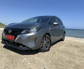 租赁 Nissan Note 的正面视图，在拉纳卡, 塞浦路斯 ✓ 汽车编号 #13651。✓ Automatic 变速箱 ✓ 0 评论。