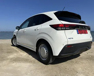 租赁 Nissan Note 的正面视图，在拉纳卡, 塞浦路斯 ✓ 汽车编号 #13652。✓ Automatic 变速箱 ✓ 0 评论。