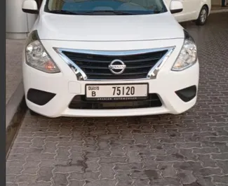 租车 Nissan Sunny #13676 Automatic 在 在迪拜，配备 1.5L 发动机 ➤ 来自 穆罕默德 阿联酋。