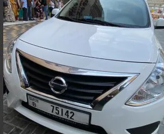 租赁 Nissan Sunny 的正面视图，在迪拜, 阿联酋 ✓ 汽车编号 #13680。✓ Automatic 变速箱 ✓ 0 评论。