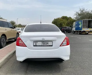 在 阿联酋 租赁 Nissan Sunny 2024 汽车，特点包括 ✓ 使用 Petrol 燃料和 110 马力 ➤ 起价 88 AED 每天。