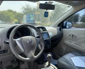 租赁 Nissan Sunny 的正面视图，在迪拜, 阿联酋 ✓ 汽车编号 #13681。✓ Automatic 变速箱 ✓ 0 评论。