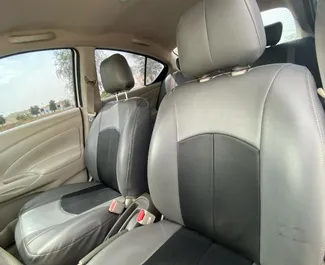 租车 Nissan Sunny #13681 Automatic 在 在迪拜，配备 1.5L 发动机 ➤ 来自 穆罕默德 阿联酋。