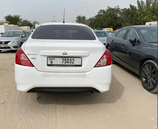 租赁 Nissan Sunny 的正面视图，在迪拜, 阿联酋 ✓ 汽车编号 #13683。✓ Automatic 变速箱 ✓ 0 评论。