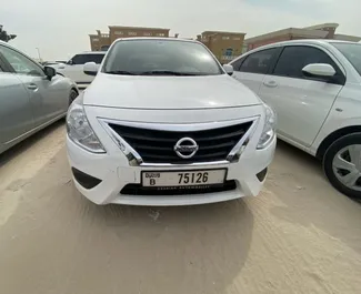 Nissan Sunny 租赁。在 阿联酋 出租的 经济, 舒适性 汽车 ✓ Deposit of 700 AED ✓ 提供 TPL, SCDW, Theft 保险选项。